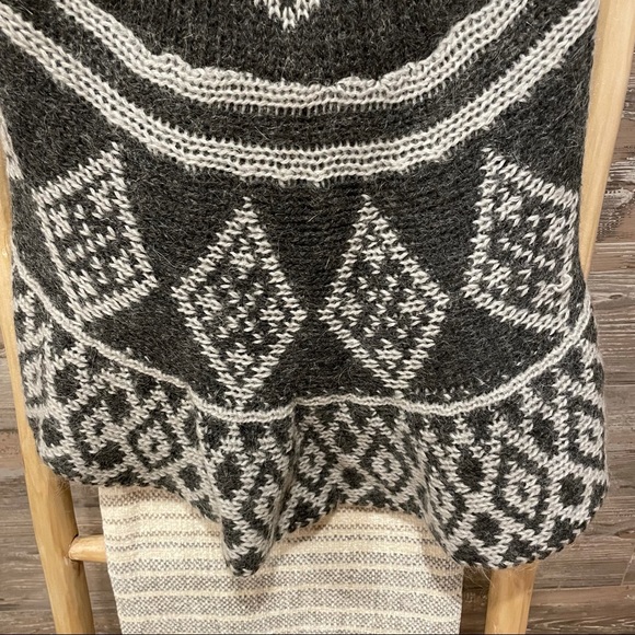 Vest - Picture 5 of 6